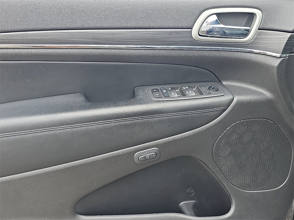 Vehicle image 12 of 30