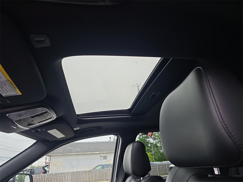 Vehicle image 14 of 30