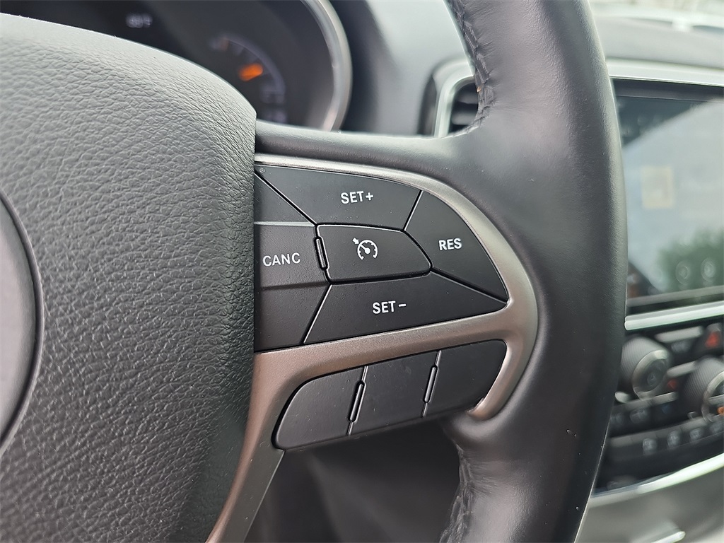 Vehicle image 23 of 30