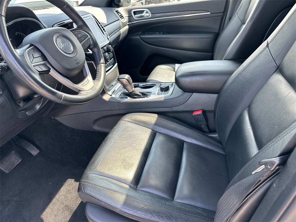 Vehicle image 24 of 27
