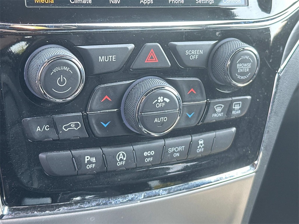 Vehicle image 10 of 27