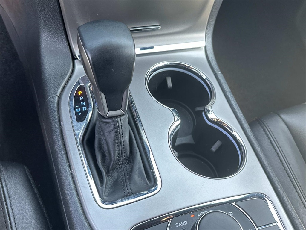 Vehicle image 11 of 27