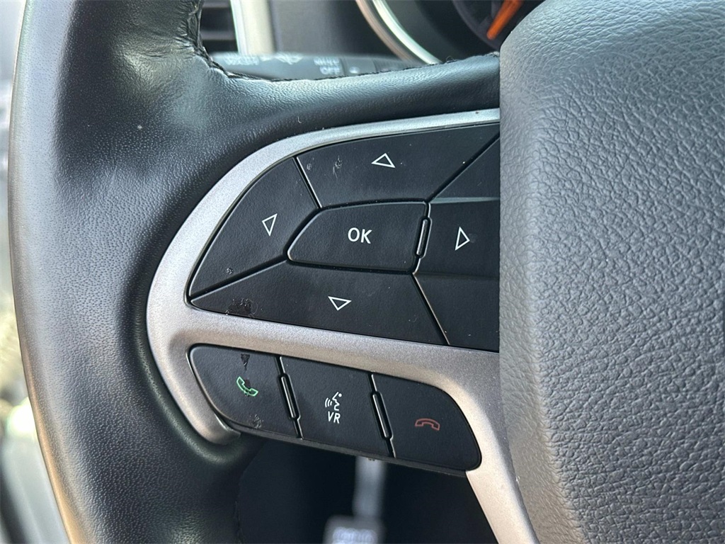 Vehicle image 14 of 27