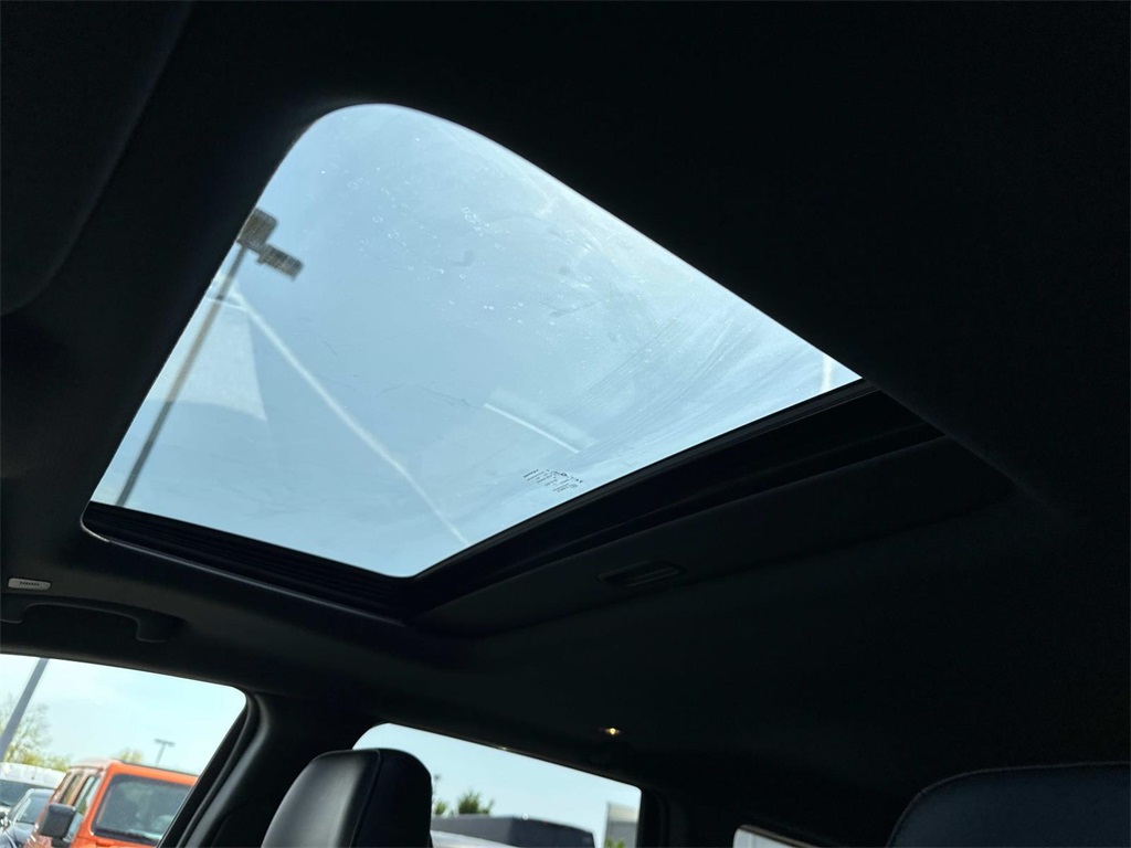 Vehicle image 26 of 27