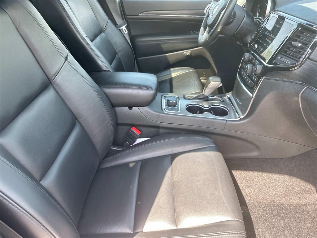Vehicle image 18 of 27