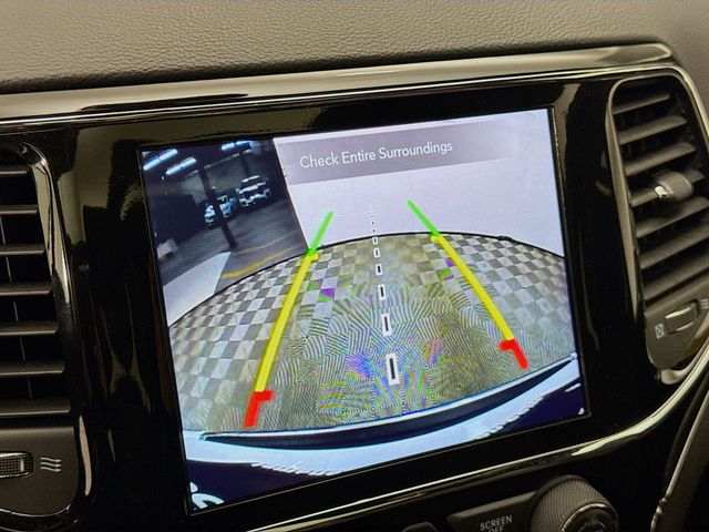 Vehicle image 14 of 32