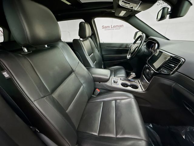 Vehicle image 28 of 32