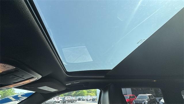 Vehicle image 22 of 29