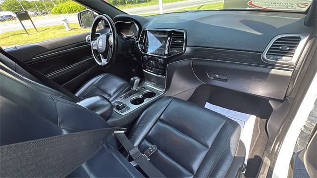 Vehicle image 27 of 29