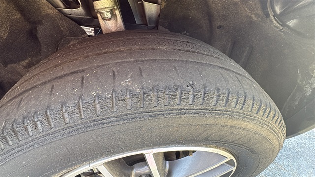 Vehicle image 10 of 29