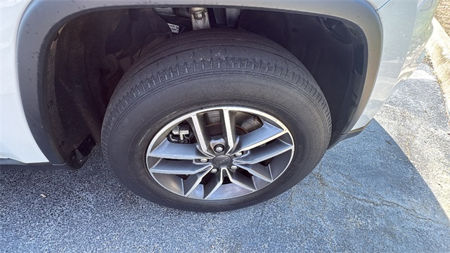 Vehicle image 9 of 29