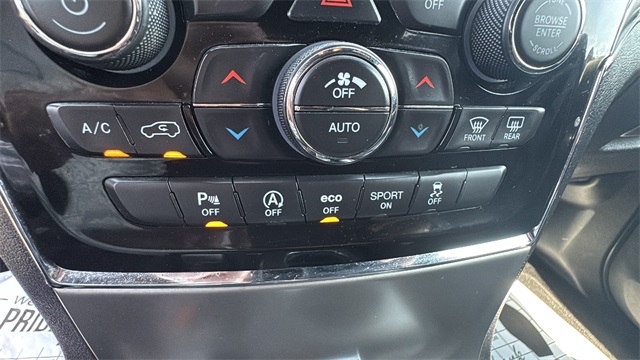 Vehicle image 25 of 29