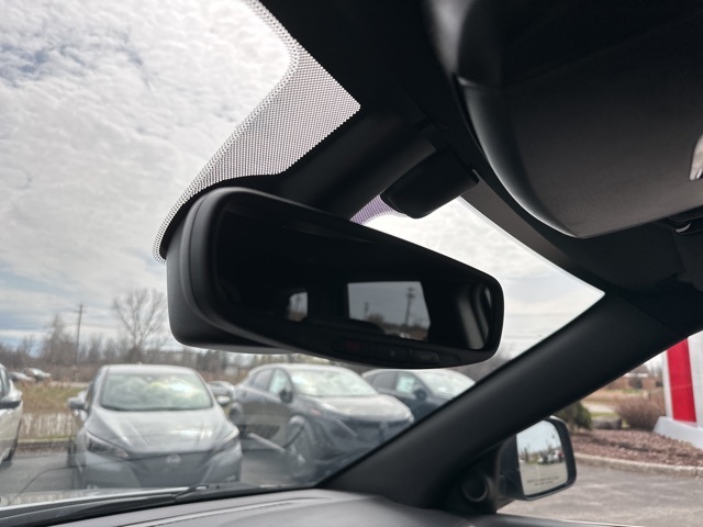 Vehicle image 27 of 29