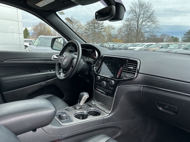 Vehicle image 16 of 29