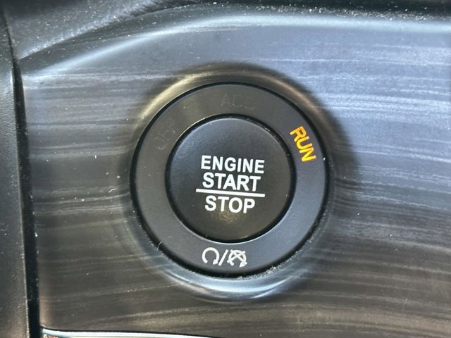 Vehicle image 32 of 36