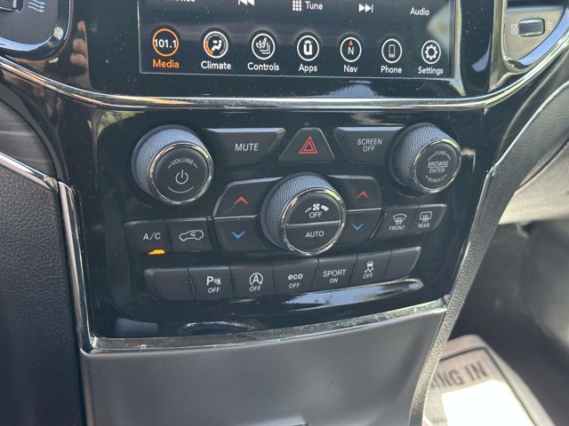 Vehicle image 25 of 36