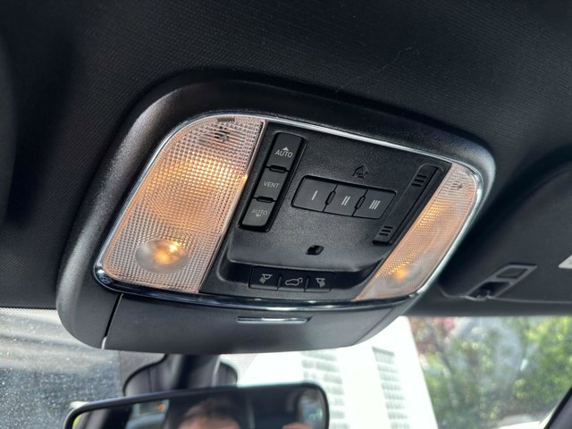 Vehicle image 28 of 36