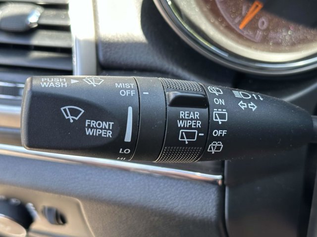 Vehicle image 33 of 36