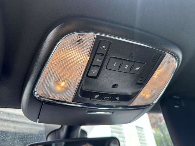 Vehicle image 34 of 36