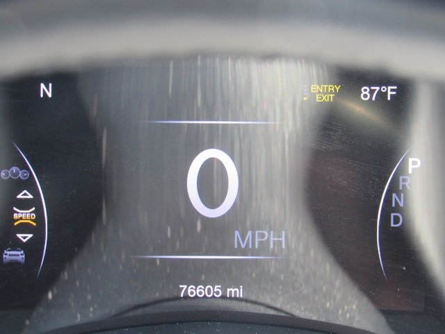 Vehicle image 33 of 44