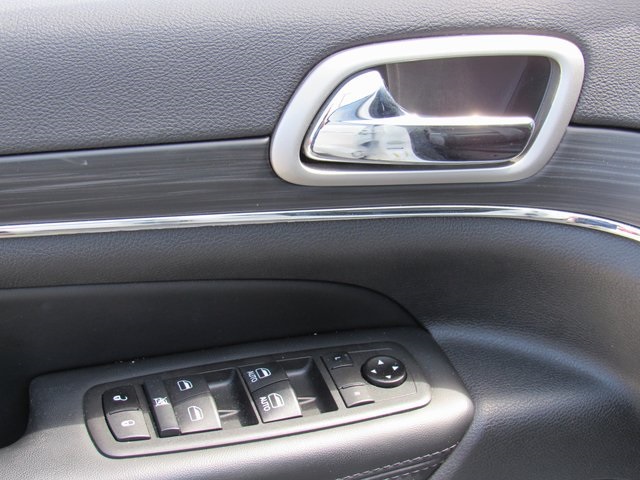 Vehicle image 22 of 44
