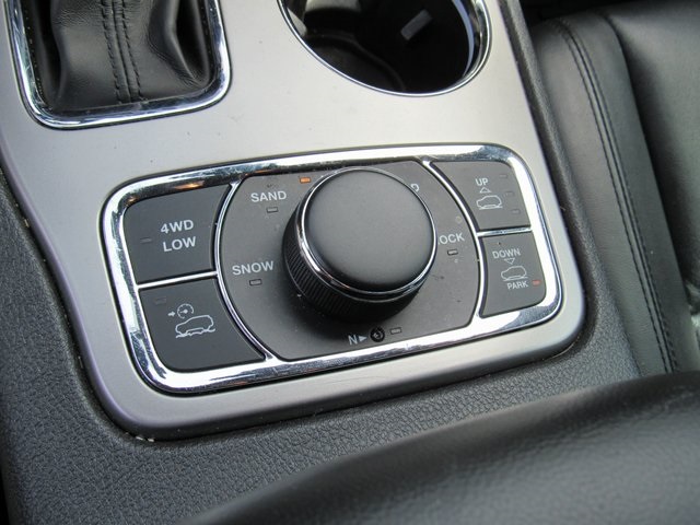 Vehicle image 30 of 44
