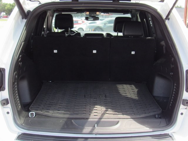 Vehicle image 17 of 44