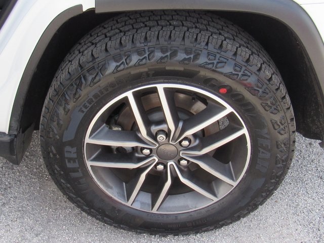 Vehicle image 18 of 44