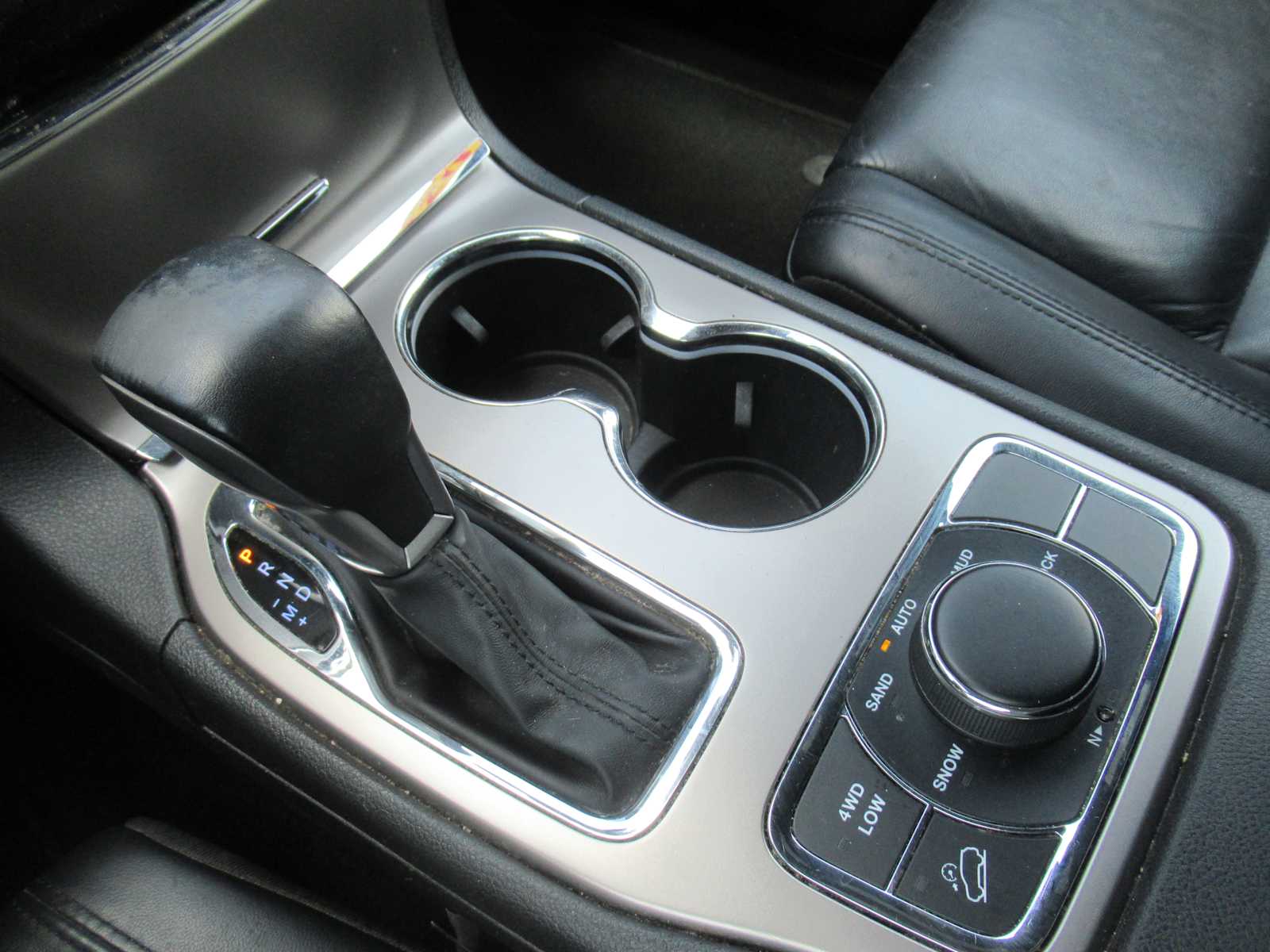 Vehicle image 36 of 45