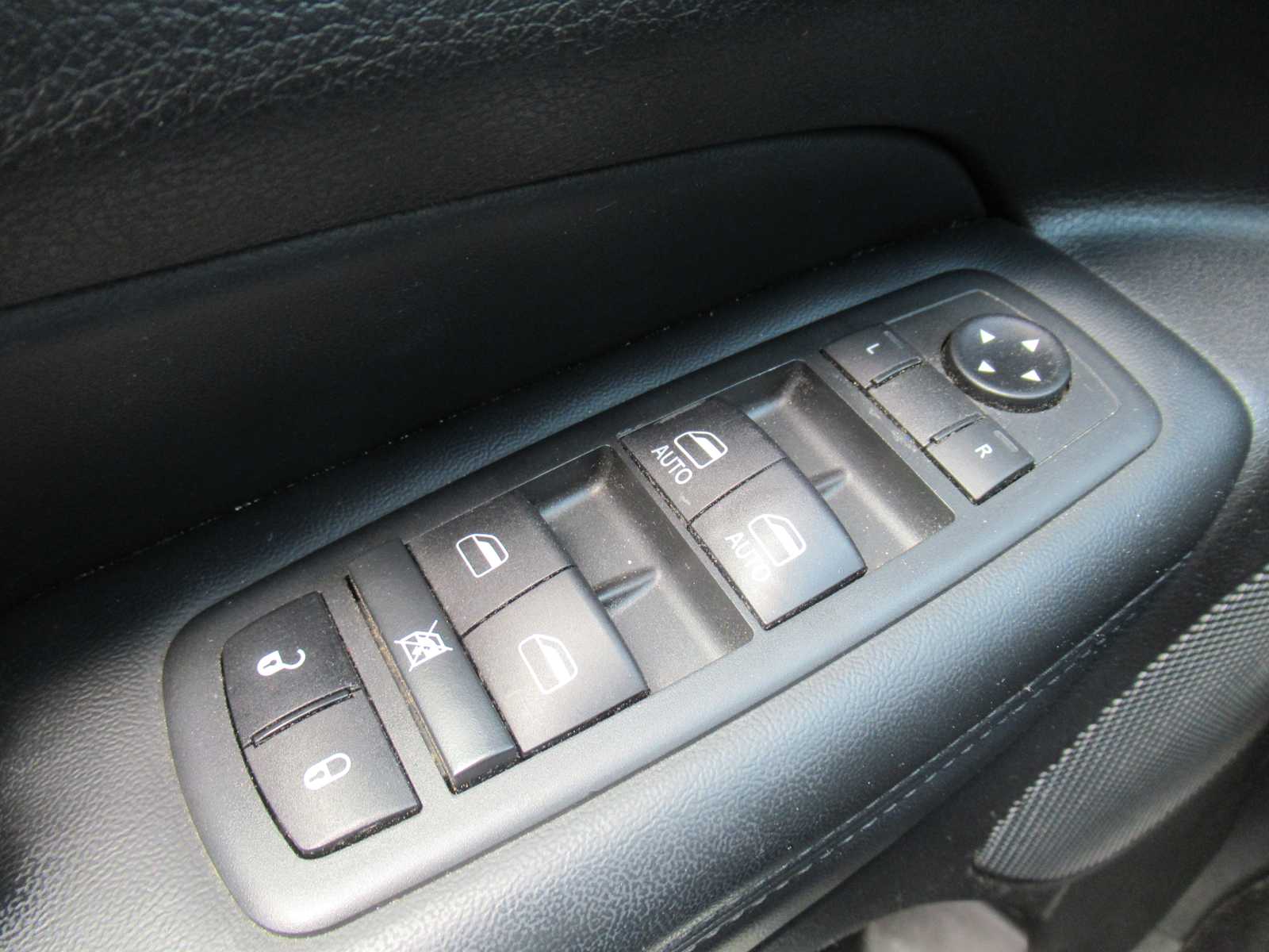 Vehicle image 28 of 45