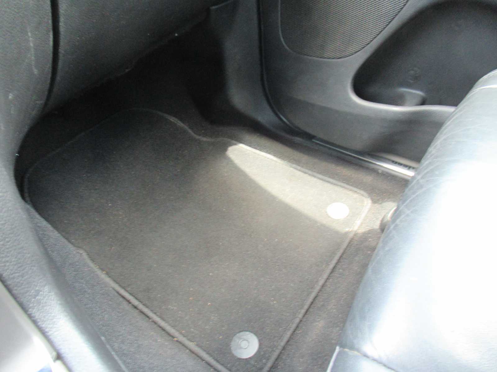 Vehicle image 39 of 45