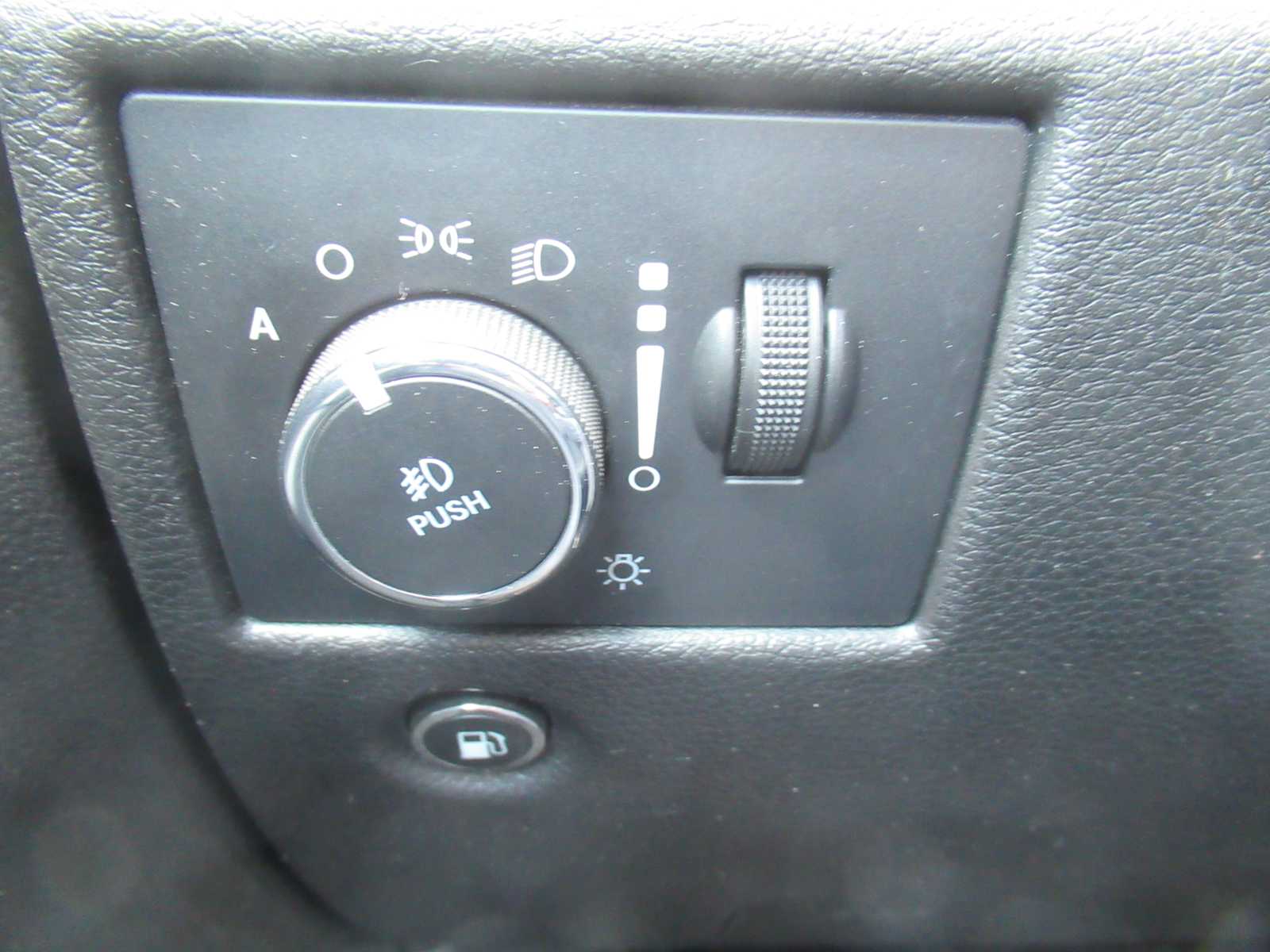 Vehicle image 27 of 45