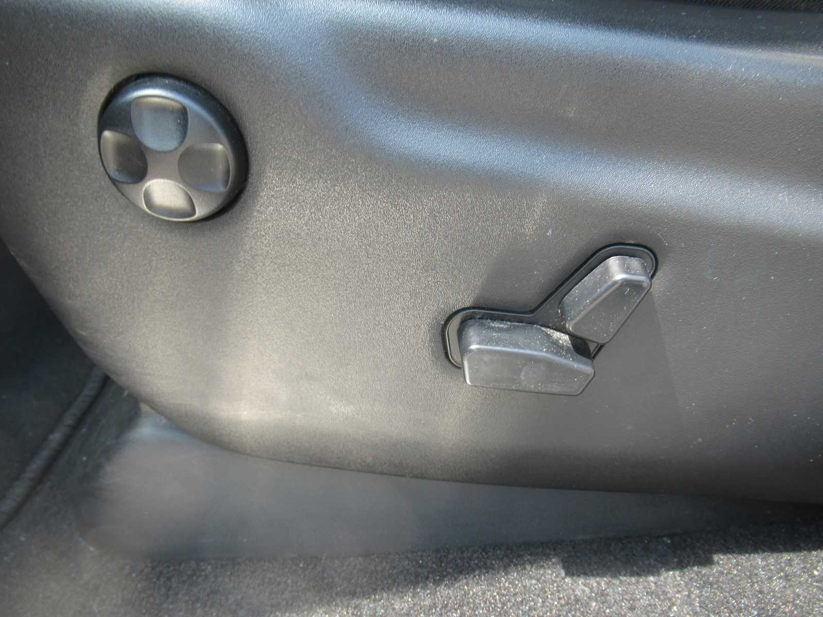 Vehicle image 18 of 45