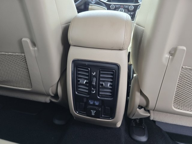 Vehicle image 23 of 34