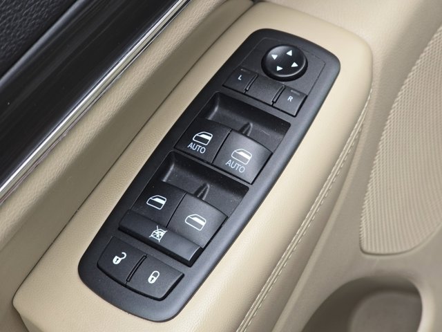 Vehicle image 28 of 34