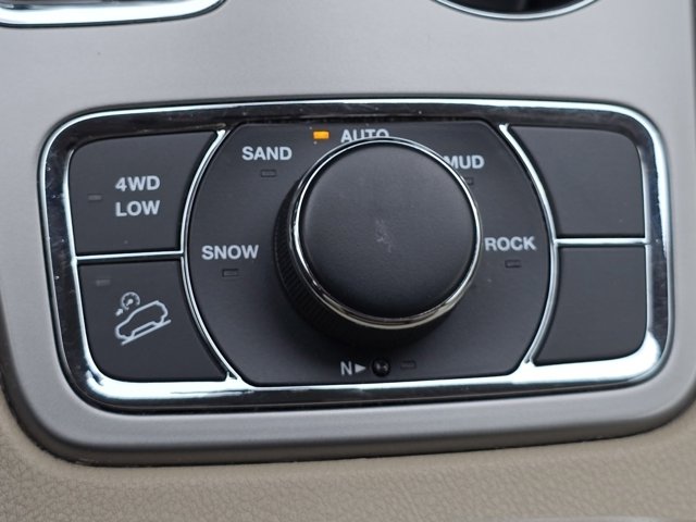 Vehicle image 16 of 34