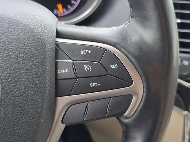 Vehicle image 33 of 34