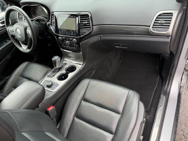 Vehicle image 17 of 40