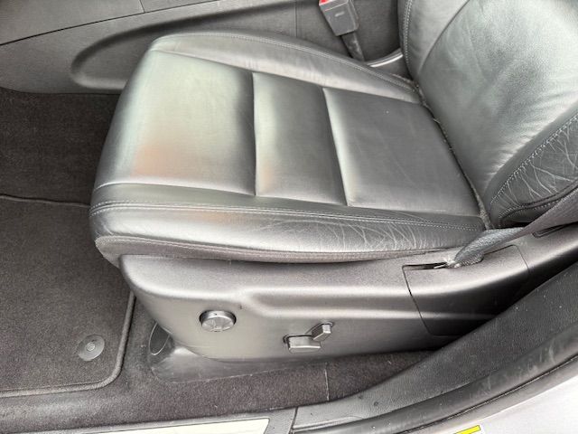 Vehicle image 36 of 40