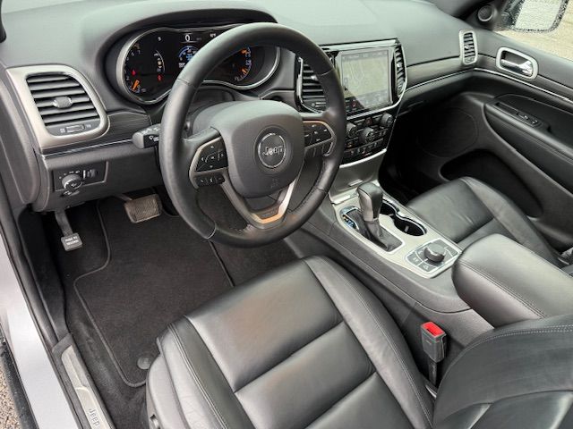 Vehicle image 13 of 40