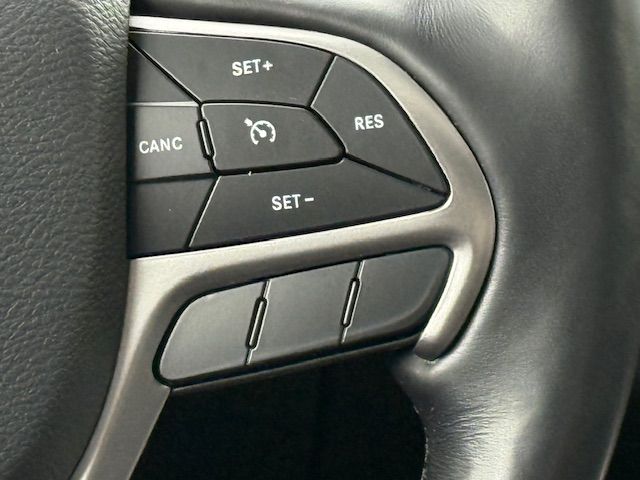 Vehicle image 30 of 40