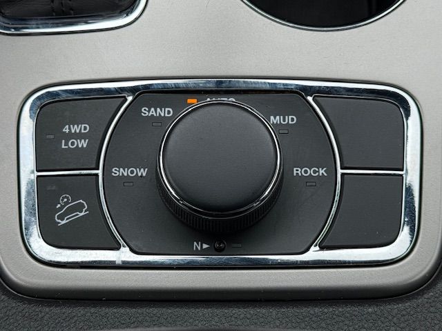 Vehicle image 26 of 40