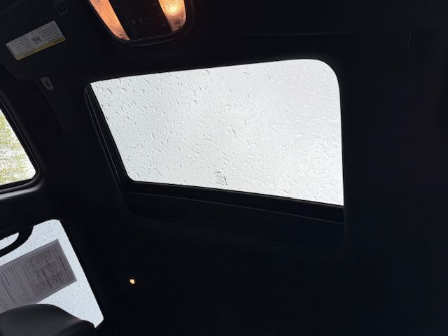 Vehicle image 37 of 40