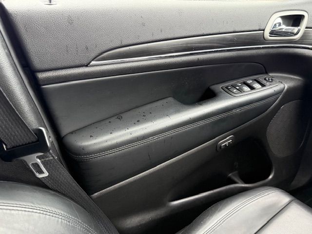 Vehicle image 33 of 40