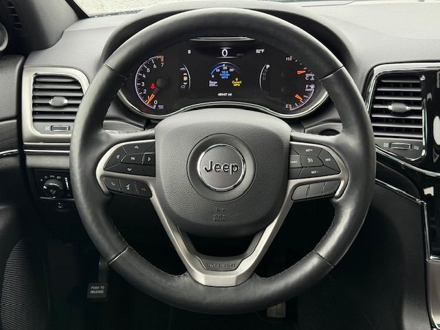 Vehicle image 28 of 40