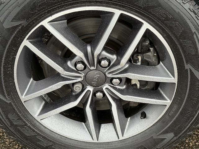 Vehicle image 12 of 40