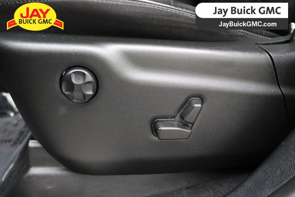 Vehicle image 27 of 34
