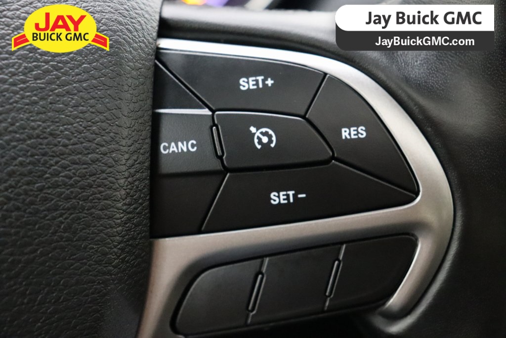 Vehicle image 21 of 34