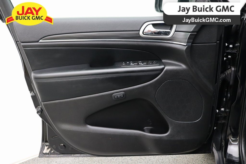 Vehicle image 19 of 34