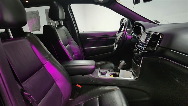 Vehicle image 24 of 27